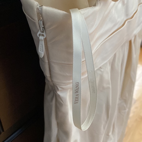 New Price!! Vera Wang Wedding Dress. Excellent condition. Worn once. Size 6. - Picture 6 of 14